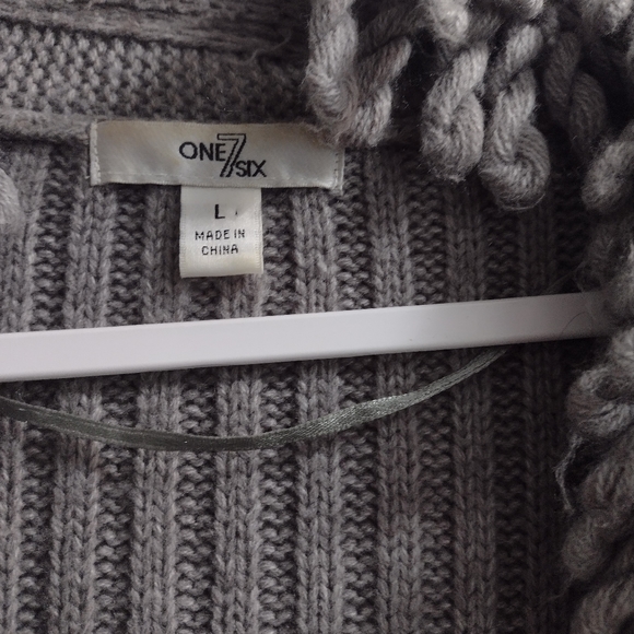 Gray sweater - Picture 3 of 3